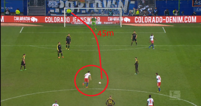 VIDEO: Calhanoglu có thể ghi bàn ở khoảng cách 45m nhưng lại thất bại ở chấm 11m